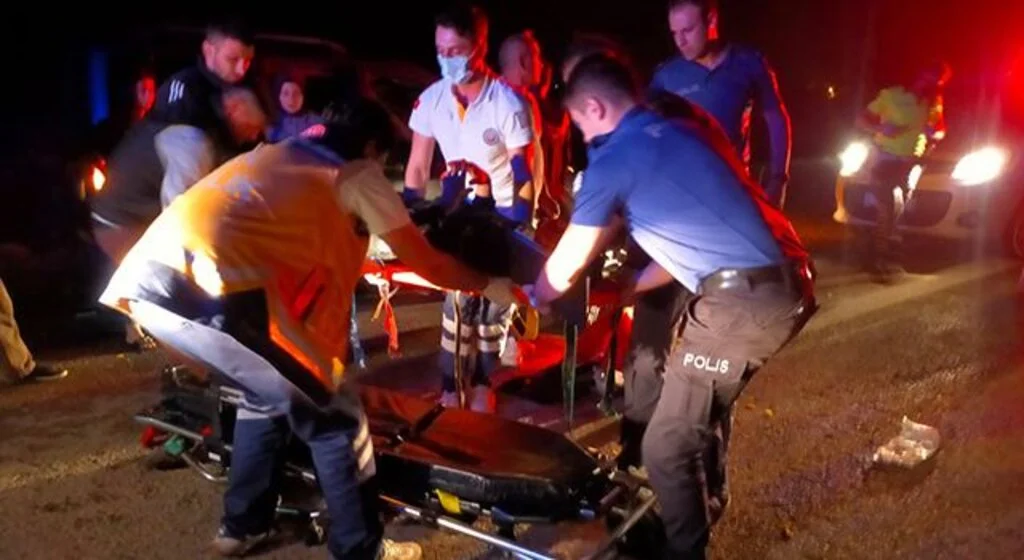 Hafif ticari aracın çarptığı motosikletli yaralandı