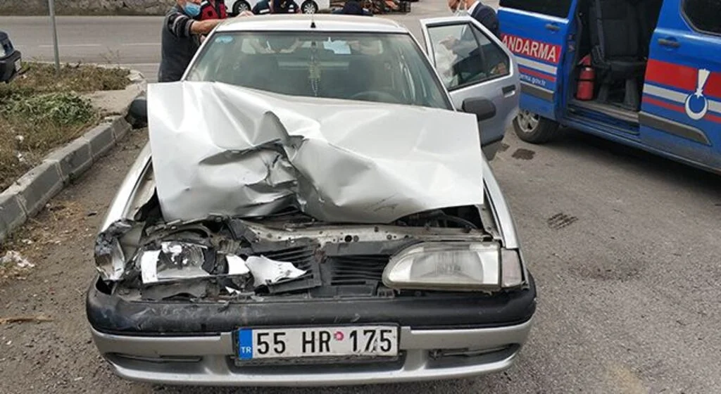 Hastane dönüşü kaza: 3 yaralı