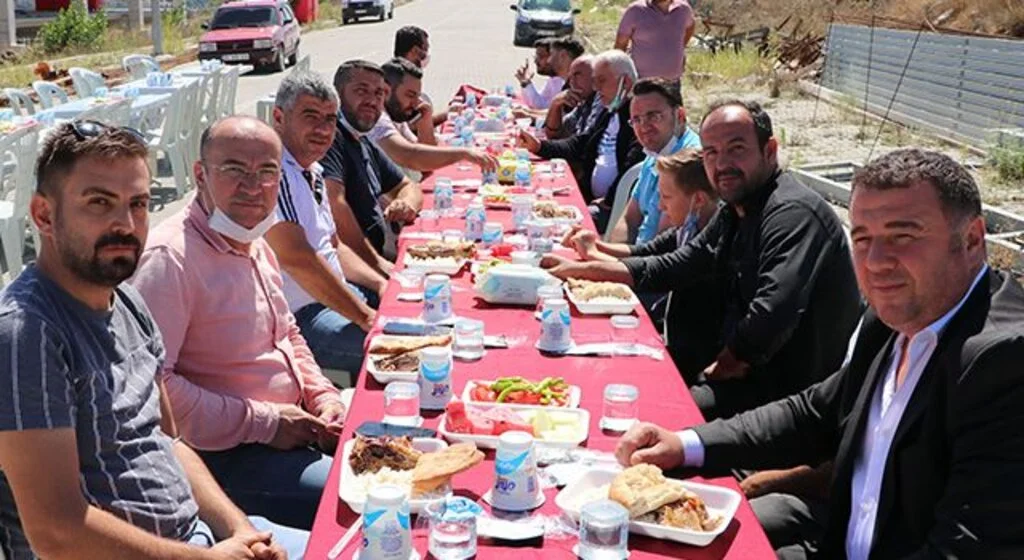 Havza OSB işçileriyle ekmeği bölüştüler