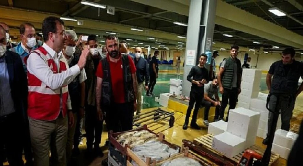 İmamoğlu, Balıkçı Esnafı ile bir araya geldi, mezat yaptı “Vira Bismillah” dedi