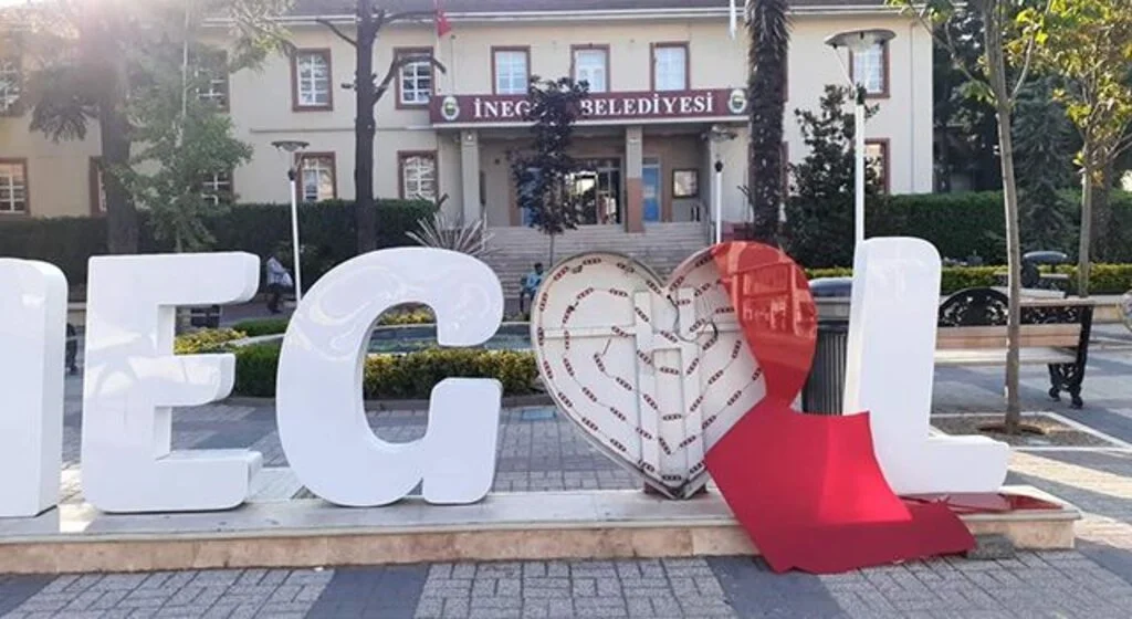 İnegöl'ün 'kalp' sembolüne saldırı
