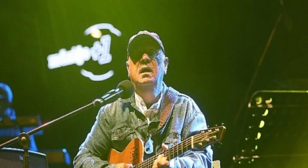 İzmir +1 Fest’te Bülent Ortaçgil sahnedeydi
