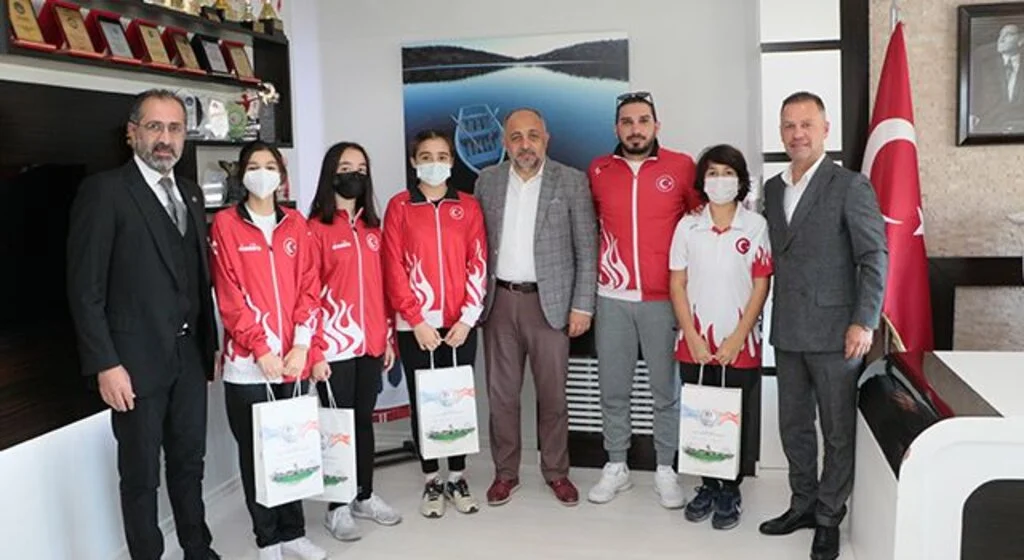 Kasapoğlu Şampiyonları Ödüllendirdi