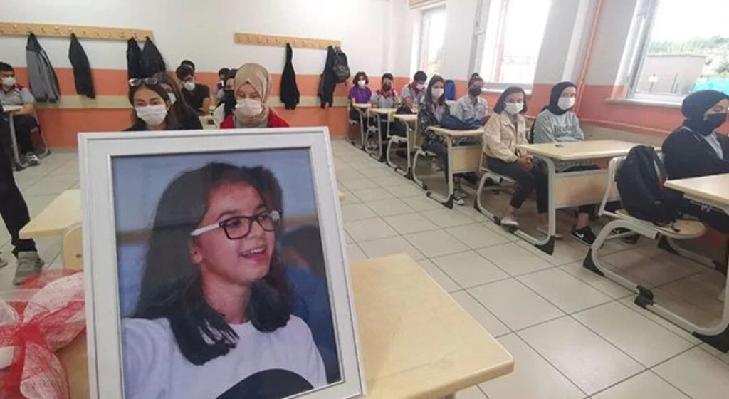 Maganda kurşunu ile hayatını kaybeden Büşra'nın sınıfında duygusal anlar yaşandı