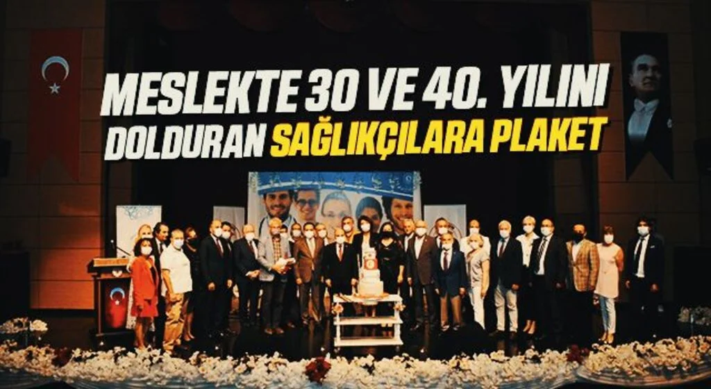 Meslekte 30 ve 40. yılını dolduran sağlıkçılara plaket