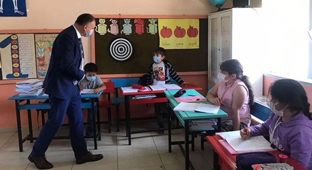 Öğrencilerle sıcak sohbet
