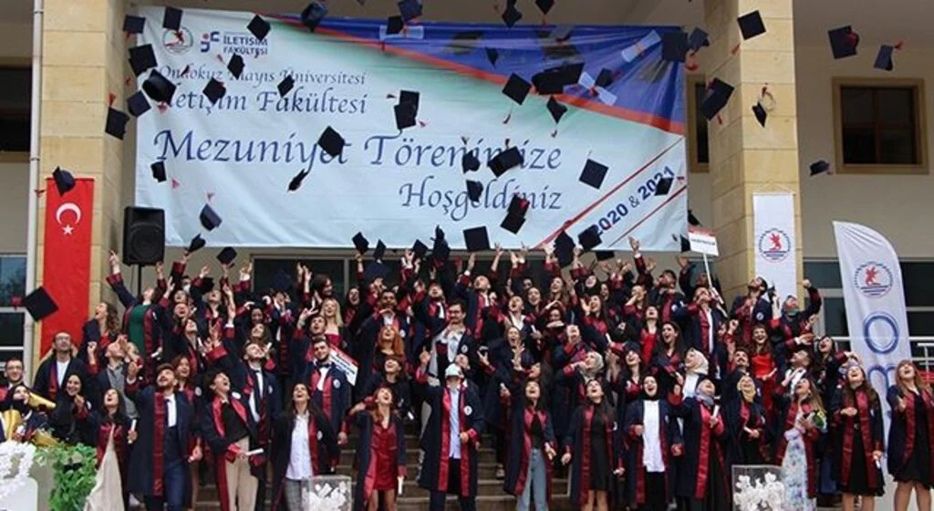 'OMÜ İletişim’de 281 öğrencinin mezuniyet heyecanı