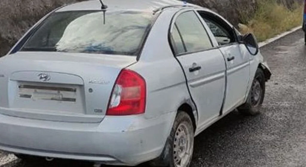 Otomobil bariyerlere çarptı: 2 yaralı