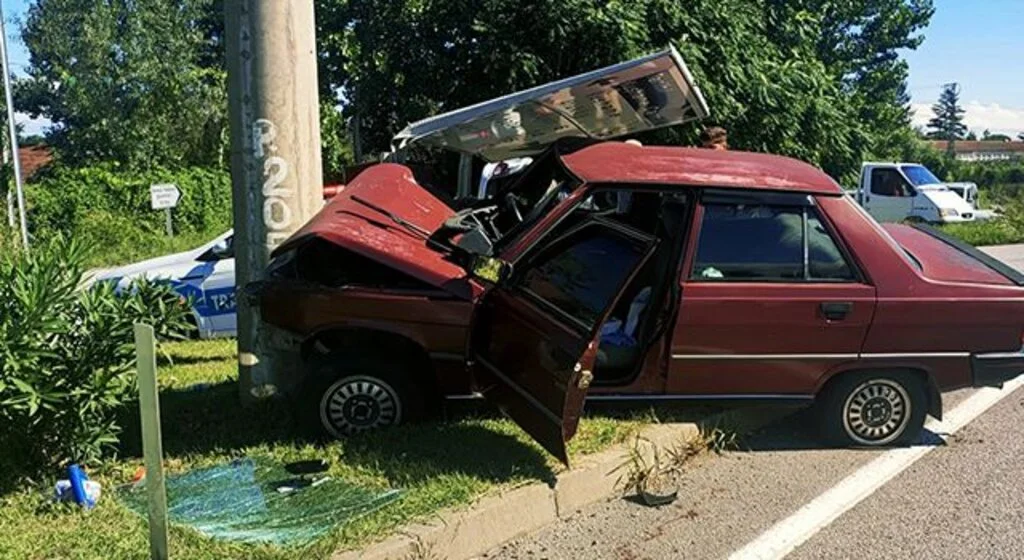 Samsun Çarşamba'da Otomobil beton direğe çarptı: 1 yaralı