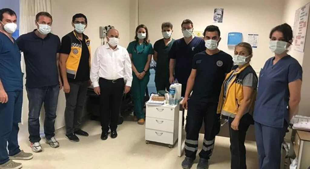 Samsun Valisi'nden Ayancık’ta sağlıkçılar ve vatandaşlara moral