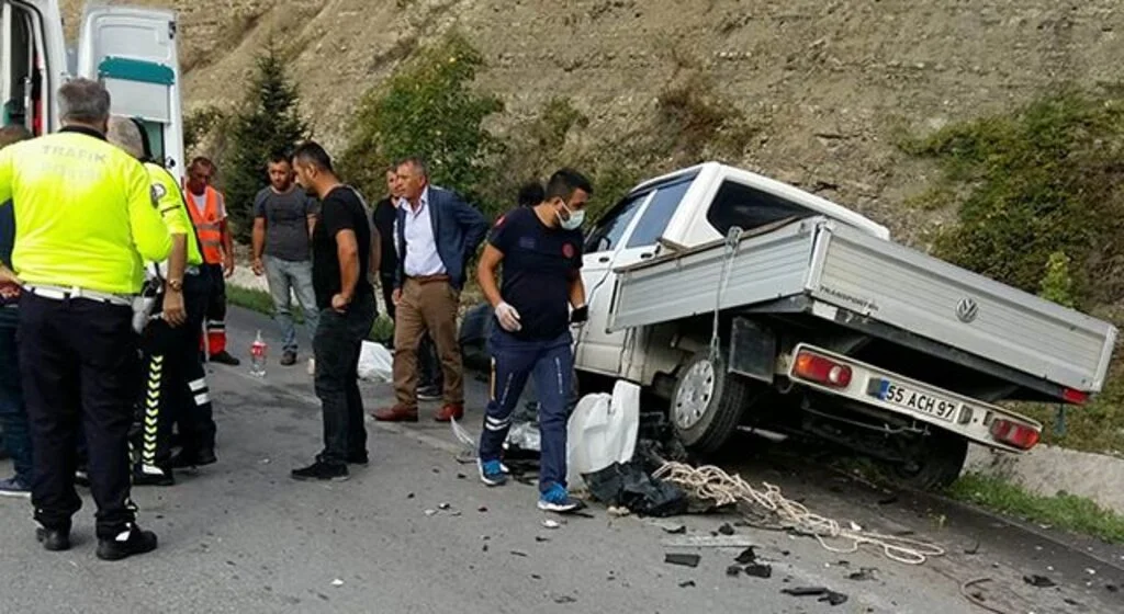 Samsun'da kamyonet kamyona arkadan çarptı: 1 ağır yaralı