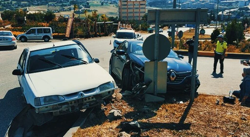 Samsun'da kavşakta kaza: 3 yaralı