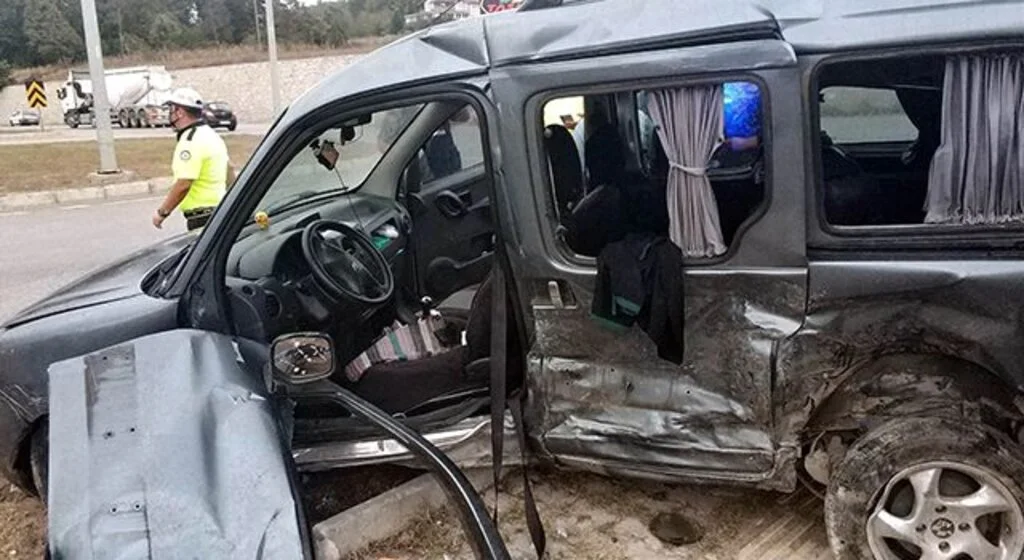 Samsun'da kavşakta trafik kazası: 3 yaralı