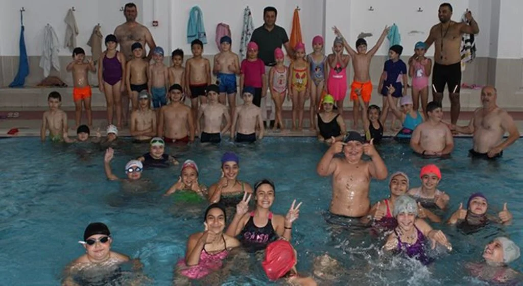 Samsun'da "Yüzme Bilmeyen Kalmasın" Projesi 7 Ayrı İlçede Devam Ediyor
