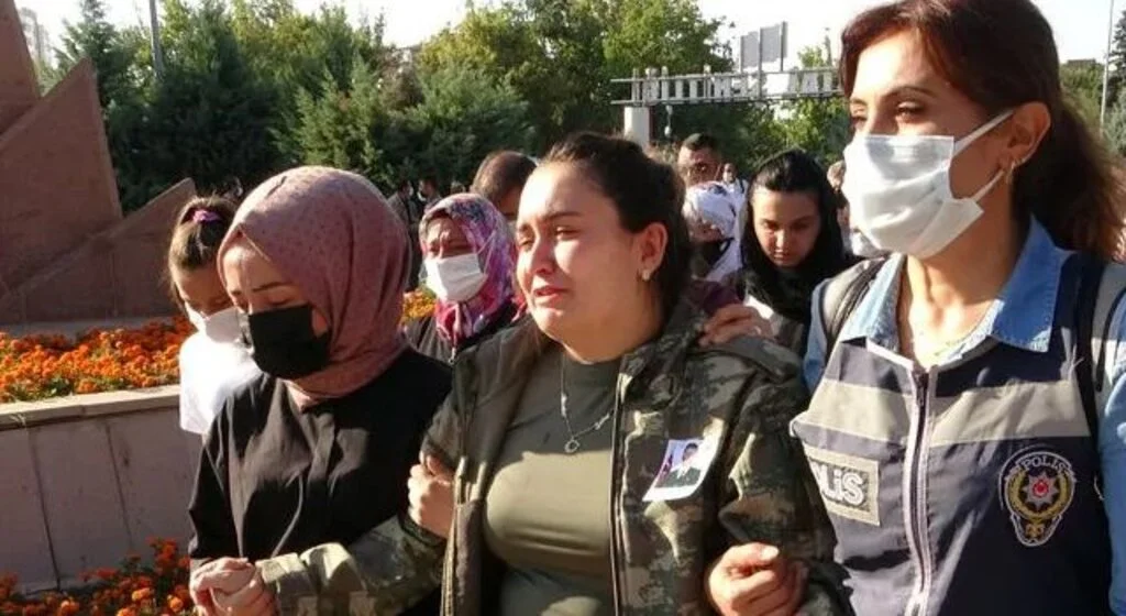 Şehit eşi şehitlikte yatan şehitlere seslendi: Ağabeylerim Mücahit’i getirdim size