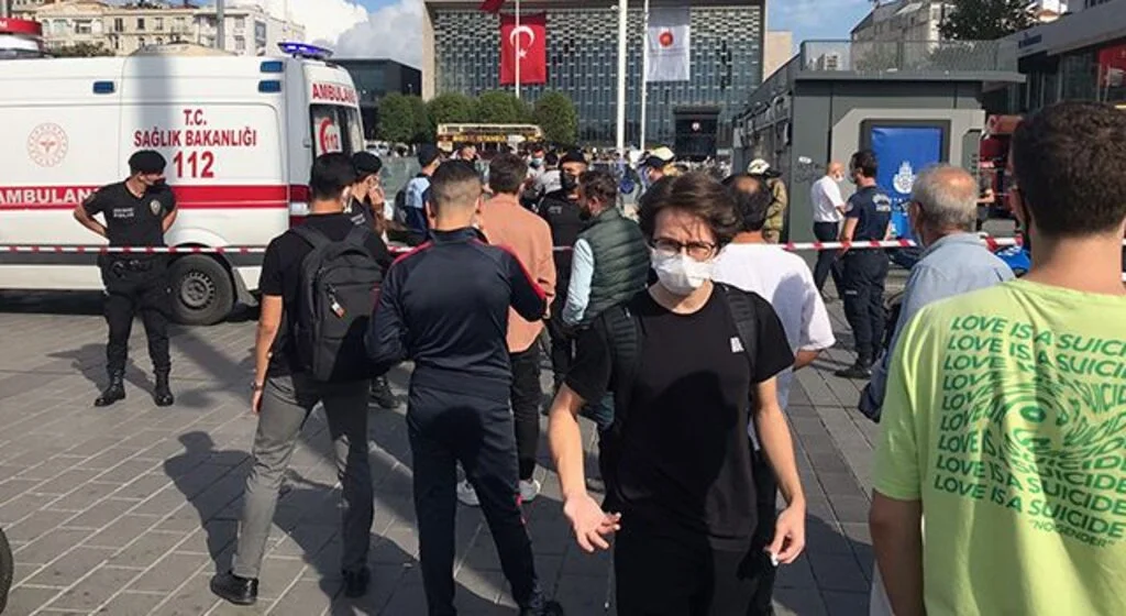 Taksim Metro istasyonunda bir kişi raylara atlayarak intihar etti