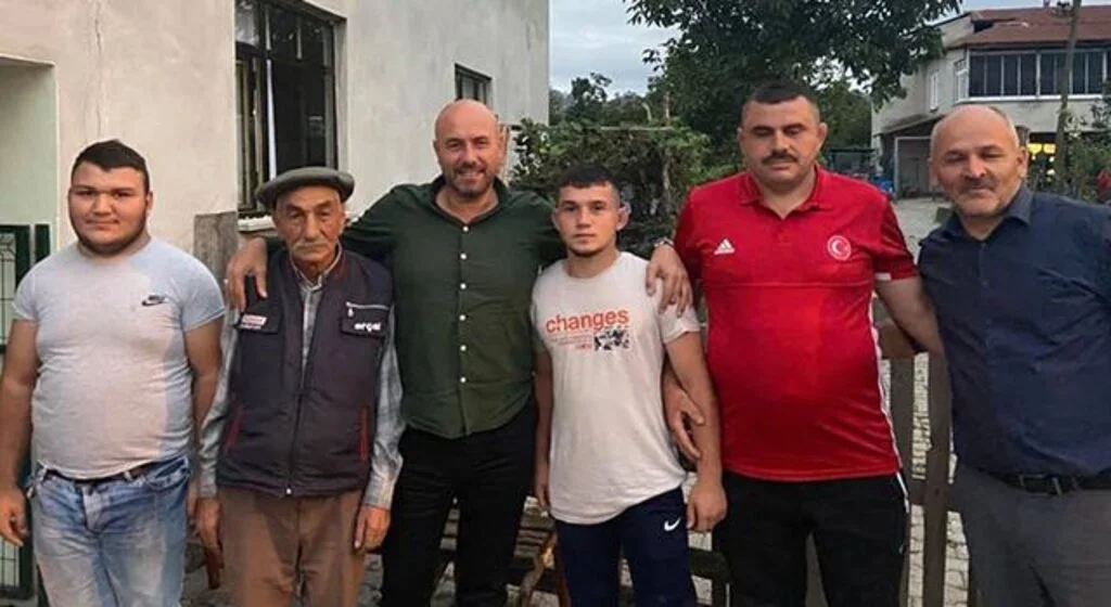 Tekkeköy Belediye Başkanı Hasan Togar Başarılı Güreşçiyi Unutmadı