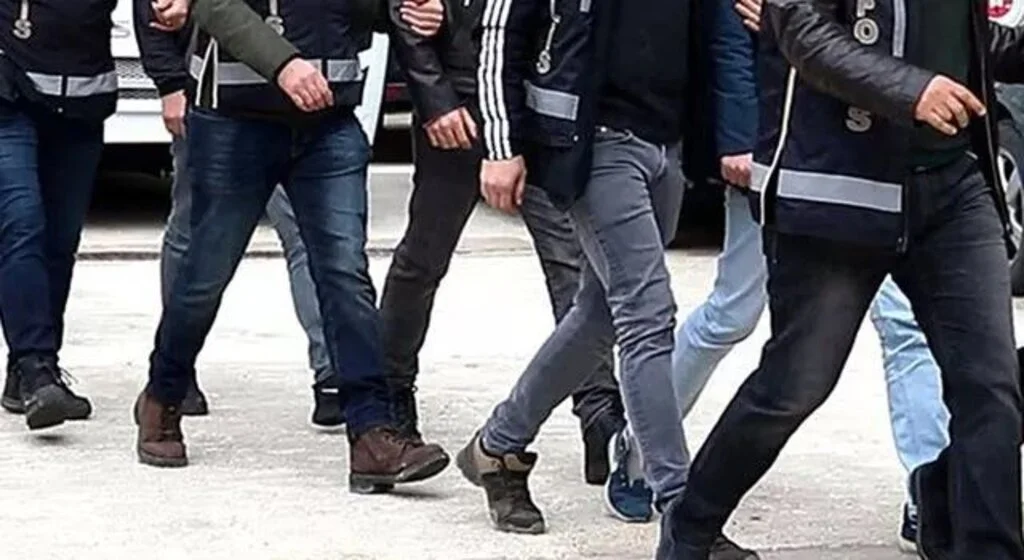 TSK'daki FETÖ yapılanmasına operasyon: 100 tutuklama