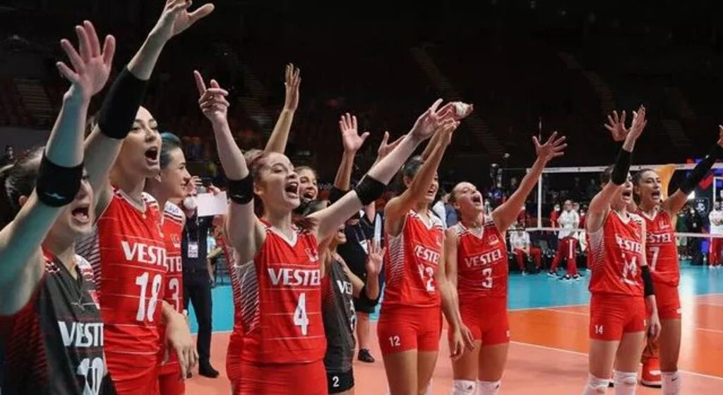 Türkiye-Sırbistan voleybol maçı ne zaman, saat kaçta ve hangi kanalda? (Filenin Sultanları yarı finalde)