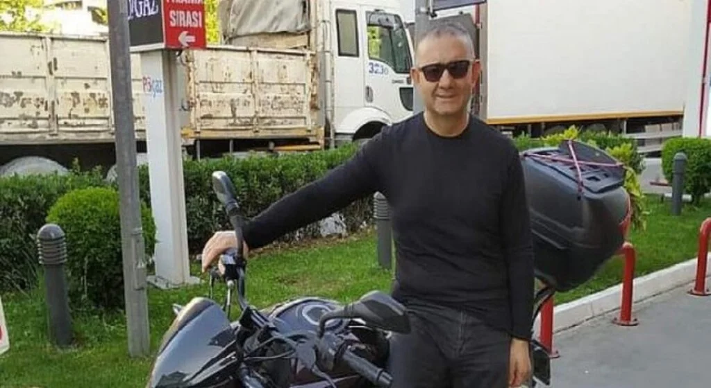 Ünlü müzisyen motosiklet kazası geçirdi ve yoğun bakımda!