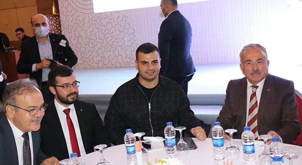 AK Parti Gençlik Kolları Genel Başkanı İnan, Karadeniz'deki eğitim kampına katıldı