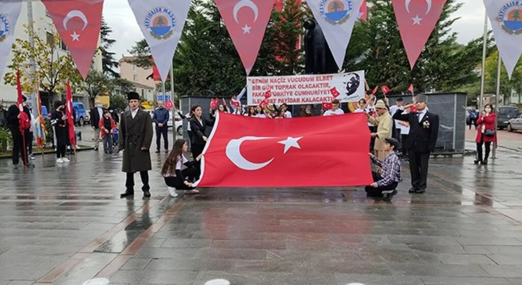 Alaçam'da Cumhuriyet Bayramı kutlandı