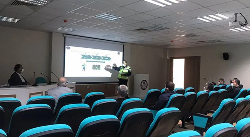 Atakum'da Servis sürücülerine  eğitim verildi