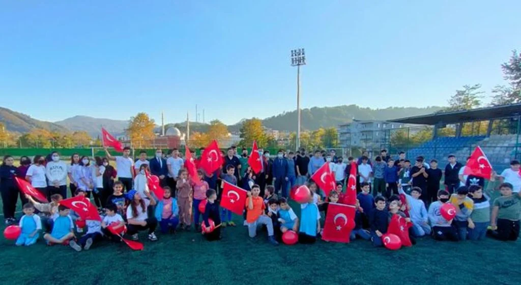 Başkan Akgül Gençleri Ödüllendirdi