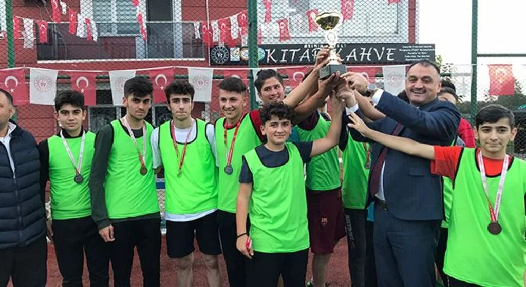 Başkan Akgül Sporcuları Ödüllendirdi