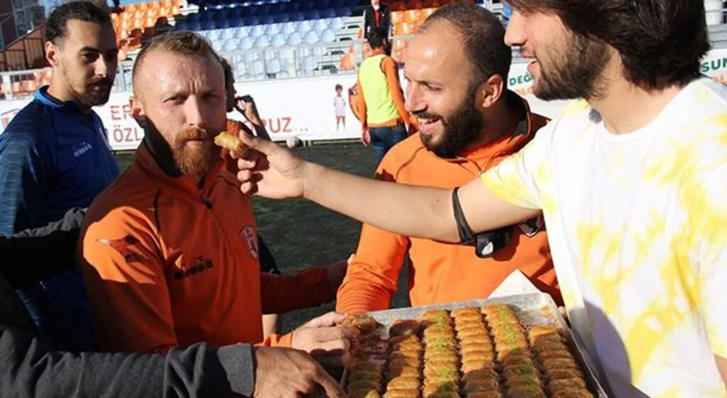 Can Muhammet Vural'dan Atakum Belediyespor'a Tatlı Ziyaret