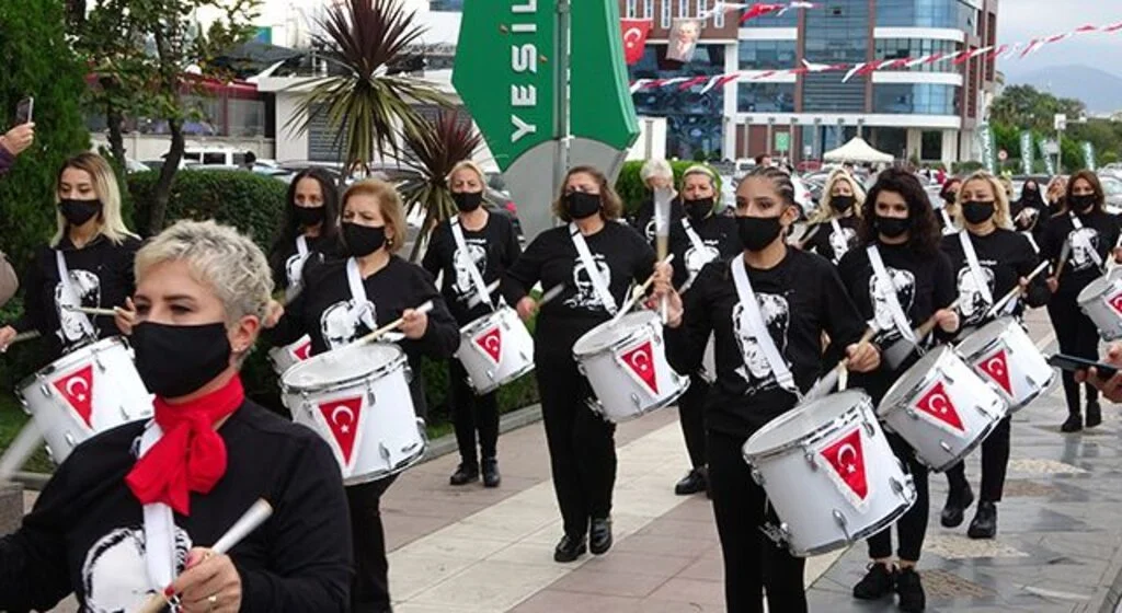 Cumhuriyet Kadınları Bandosu'dan 29 Ekim gösterisi