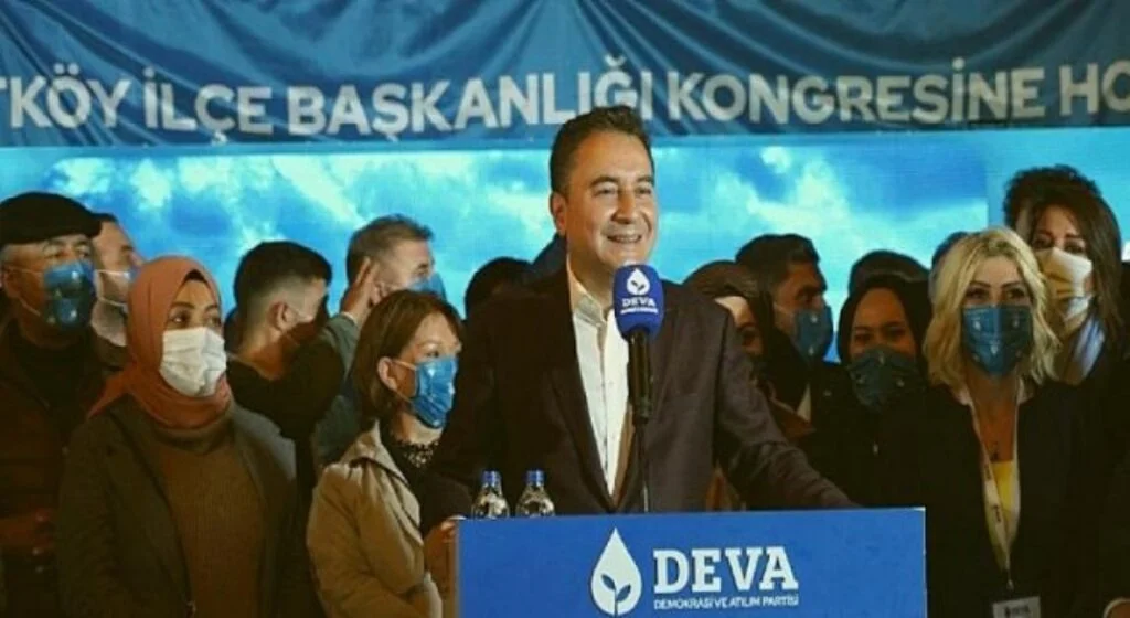 Cumhuriyet tarihinde ilk defa bu ülkenin vatandaşları bu kadar büyük bir aldatmaca içinde seçime sokuldu