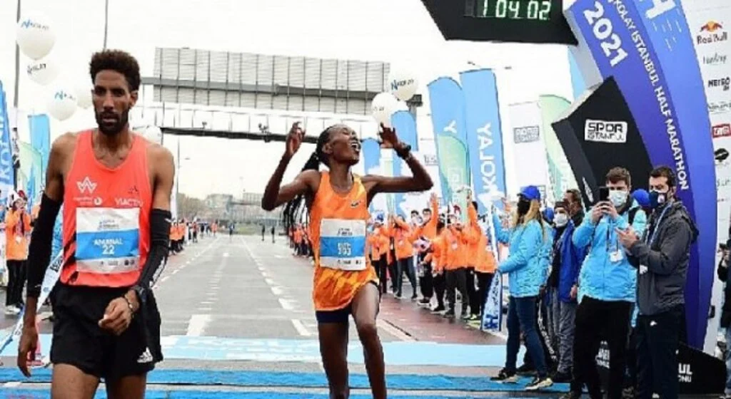 Dünyanın en hızlısı: N Kolay İstanbul Yarı Maratonu