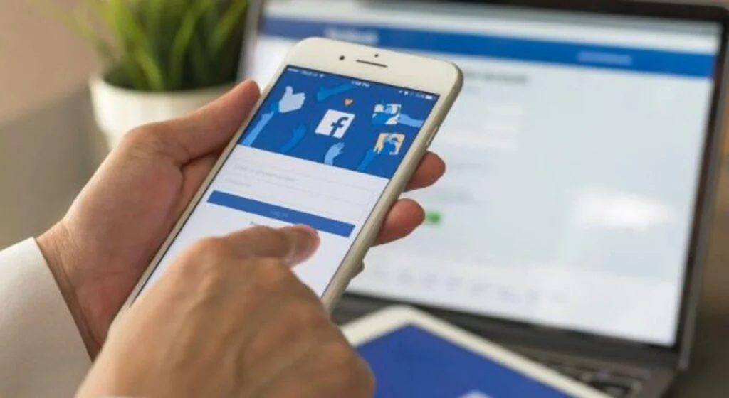 Erişim sorunu Facebook’u sarstı: Hisseler çakıldı, Zuckerberg bir gecede 6,7 milyar dolar kaybetti