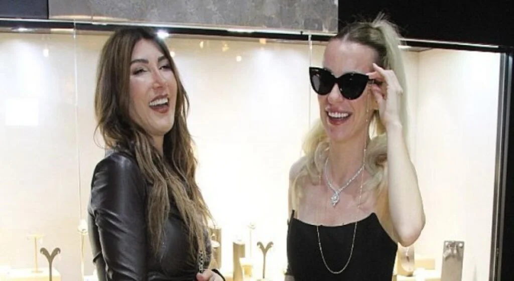 Hande Yener Üstünde Servet Taşıdı