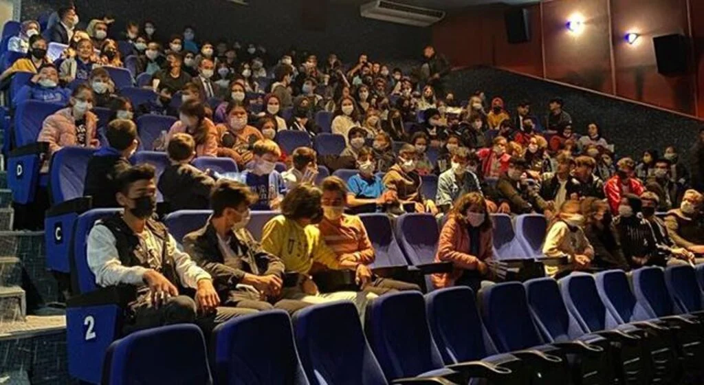 Havzalı  öğrenciler Akif’i izledi