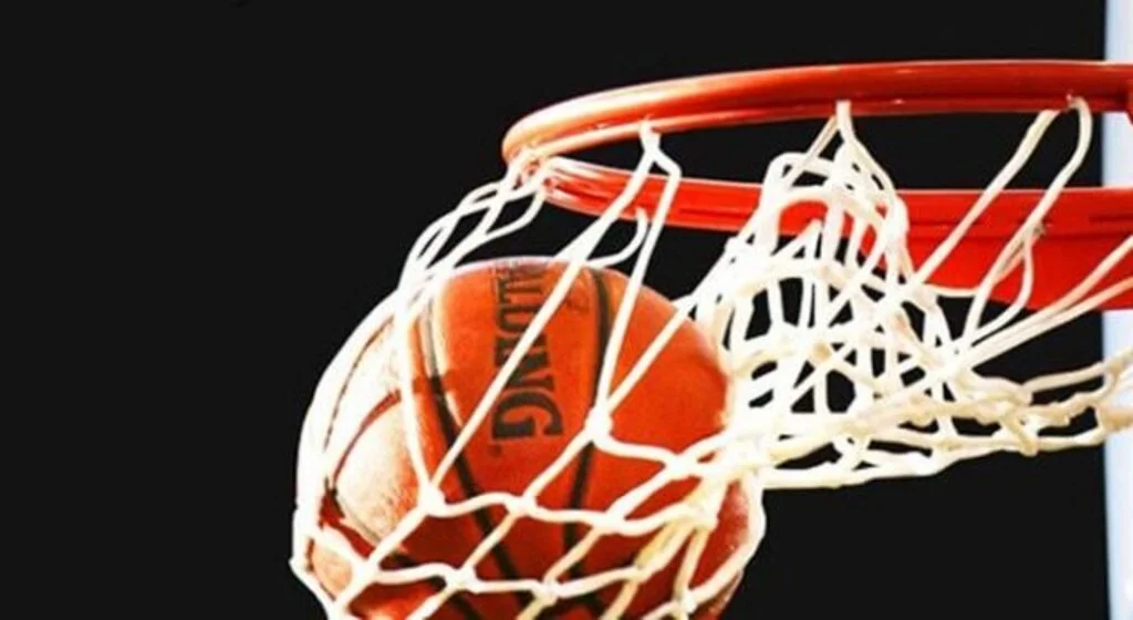 KIRMIZI: Basketbolun 12. Erkekler Günü'nü başlatacağına inanıyoruz