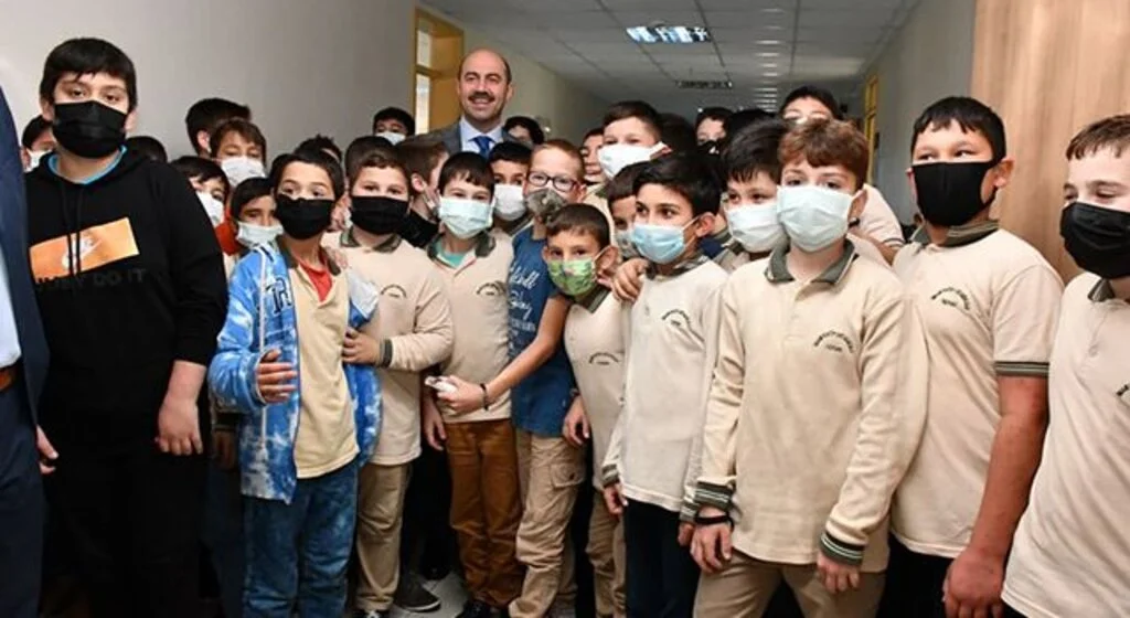 Öğrencilerden Terme Belediye Başkanı Kılıç'a sevgi seli