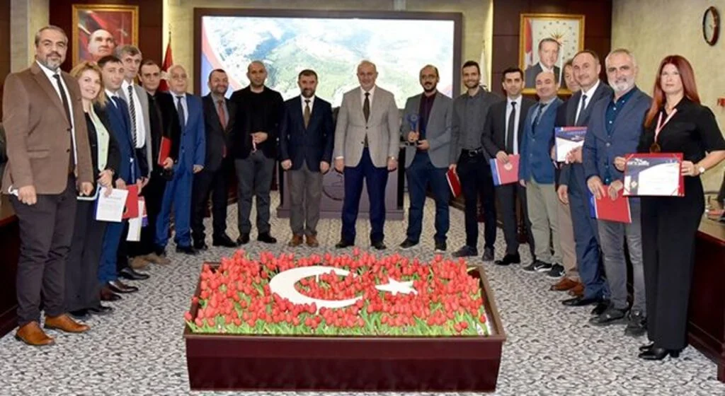 Rektör Ünal, ISIF 2021’den ödül alan akademisyenleri kutladı