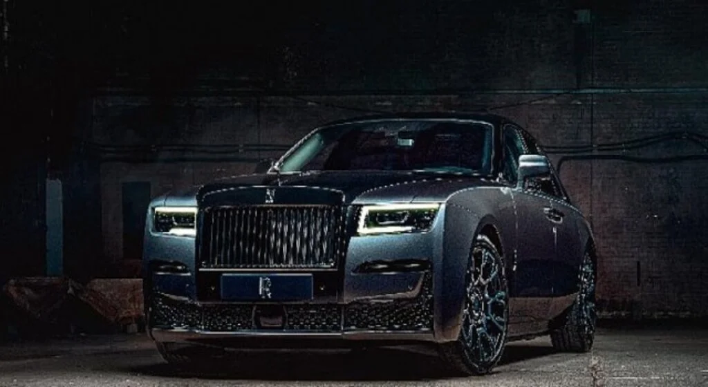 Rolls-Royce Black Badge Ghost otomobilini tanıttı