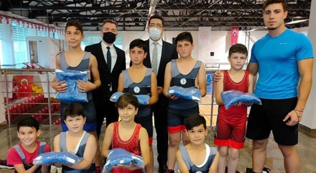 Salıpazarı Kaymakamı Burak Öz'den Sporculara Ziyaret