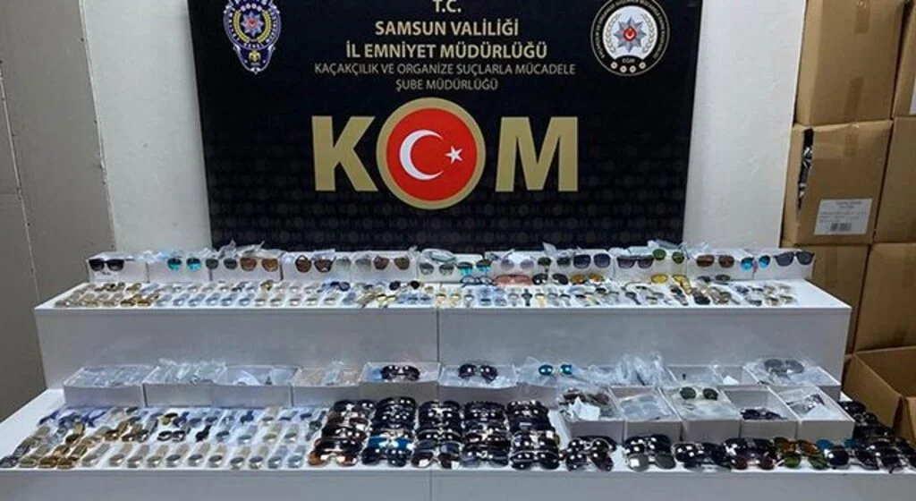 Samsun'da 436 adet gümrük kaçağı gözlük ile 124 adet saat ele geçirildi