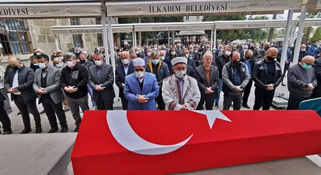 Samsun'da Eski Başkan Ruhat Çetinkaya dualarla uğurlandı