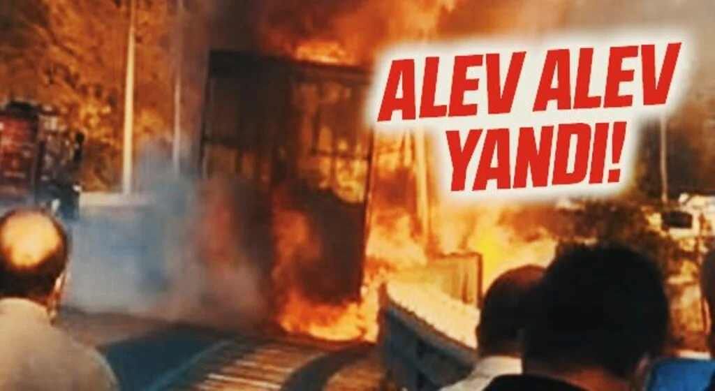 Seyir halindeki tırın dorsesi alev alev yandı