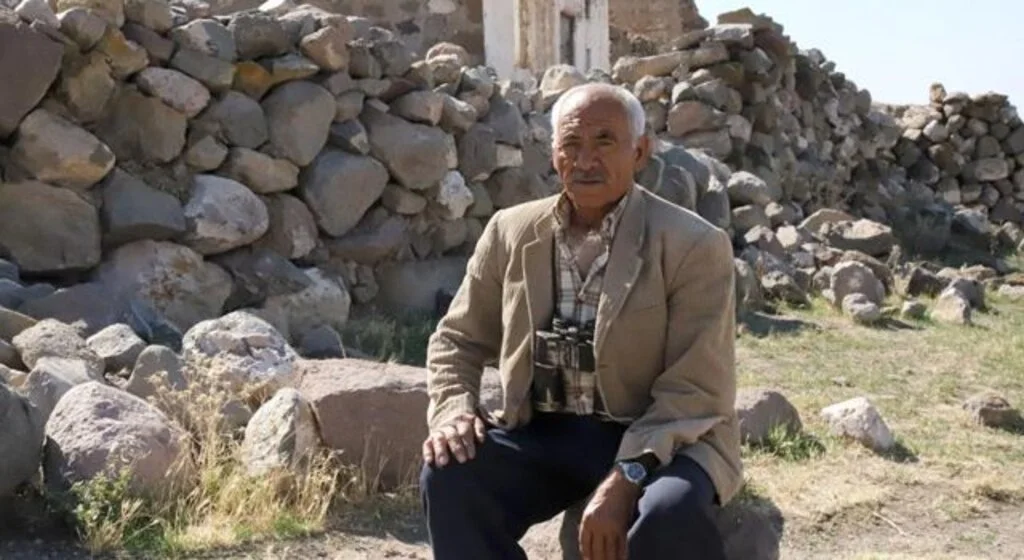 Su çıkmadığı için boşaltılan köyde 10 yıldır tek başına yaşıyor