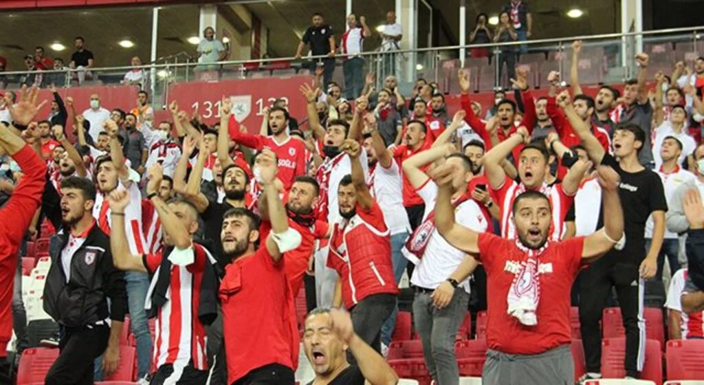 TARAFTARIN MAÇI