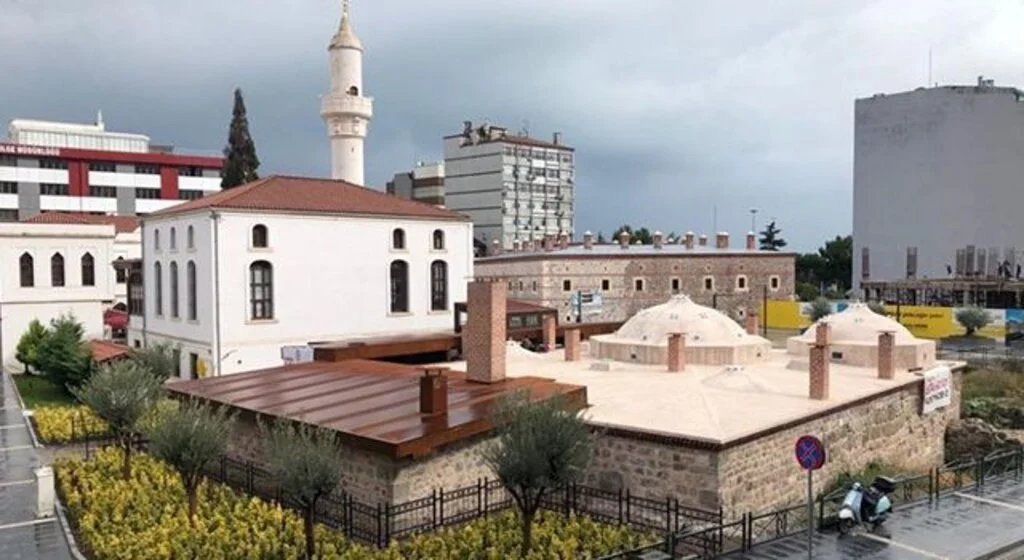 Tarihi eserler ayağa kaldırılıyor