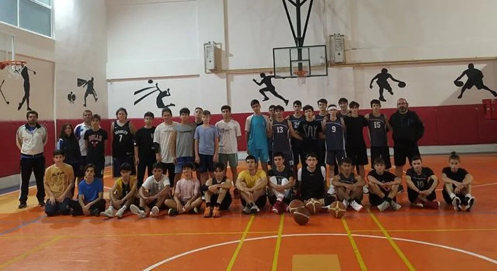 Tekkeköy Belediye Spor Kulübü ile Samsun 55 Basketbol Spor Kulübü maçında kazanan dostluk oldu