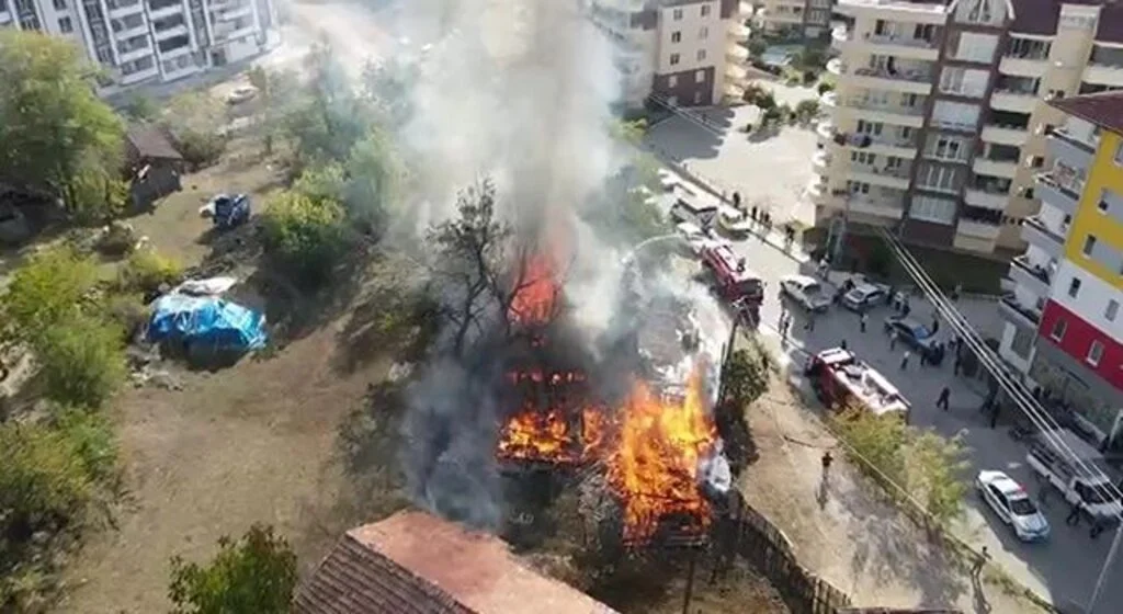 Yangın kül etti