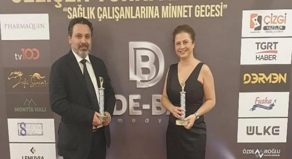 Yeni Yüzyıl Üniversitesi Gaziosmanpaşa Hastanesi ‘Sağlık çalışanlarına Minnet’ de 2 ödülün birden sahibi oldu